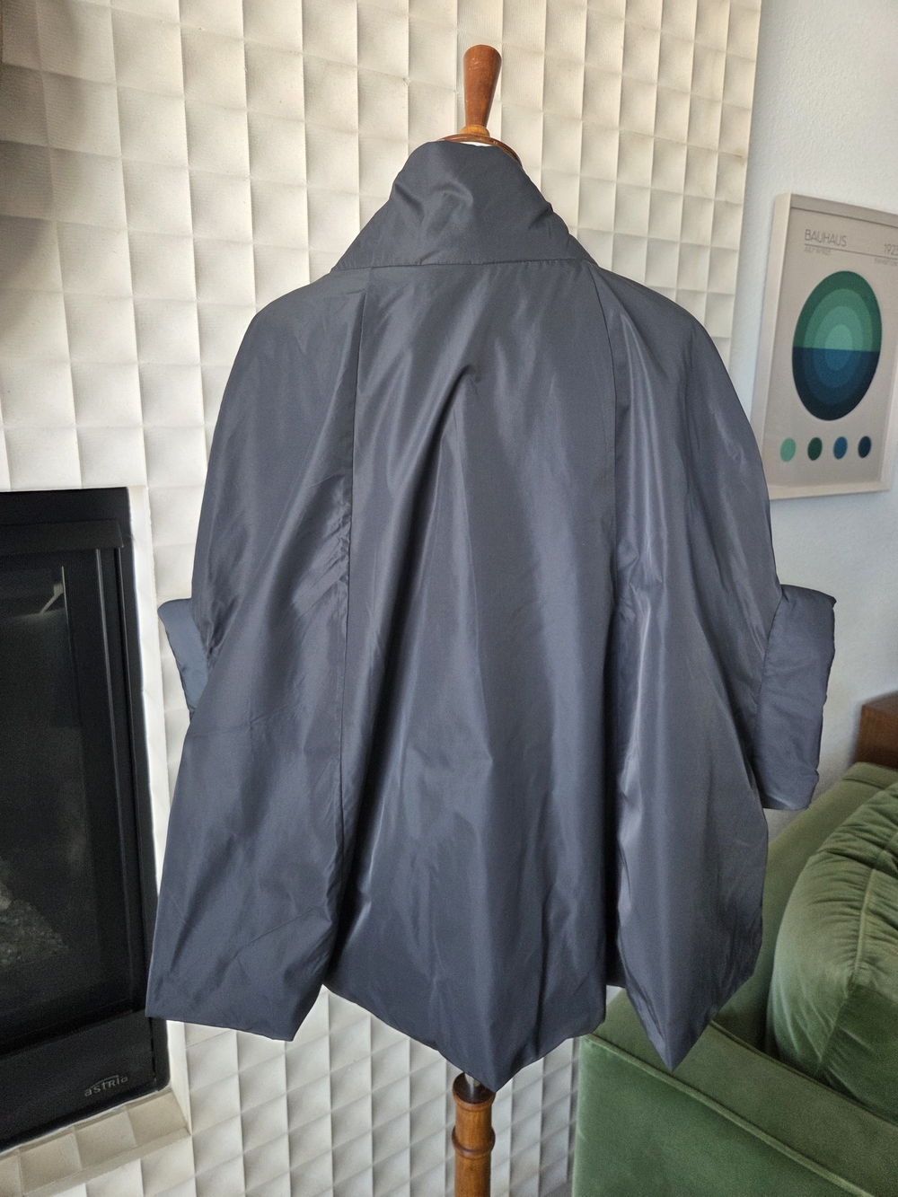 Planet by Lauren G $396 MSRP Nylon Chic Cape in Dark Gray, One Size OS Oversized - Picture 4 of 9